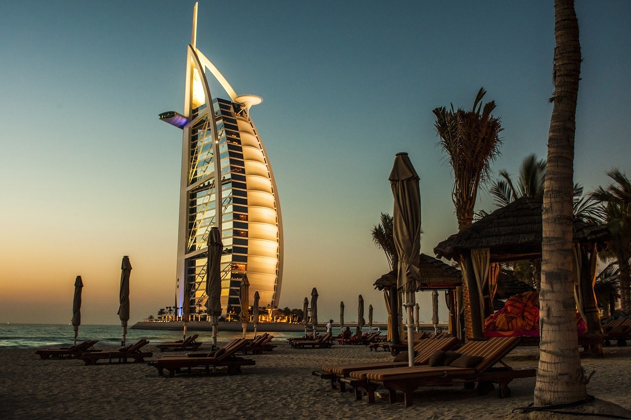 Abu Dhabi o Dubai, que es mejor?
