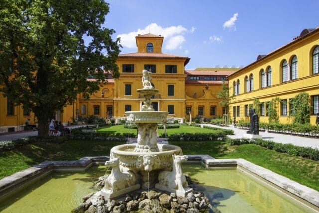 Foto del Lenbachhaus en la zona de Königplatz en Munich