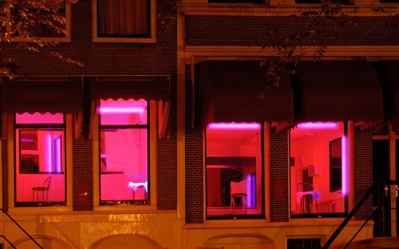 Una Mirada Detrás del Barrio Rojo: Alquiler de Habitaciones a Trabajadoras Sexuales en Ámsterdam