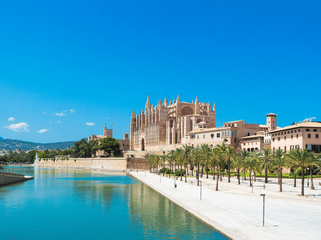 Donde está Palma de Mallorca exactamente y como es su geografía