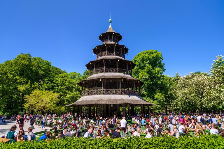 Chinesischer Turm el Biergarten dentro del Jardín Ingles